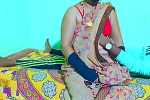 印度嫂子得到粗暴肛交快速性爱与巨大鸡巴在热脏性爱中