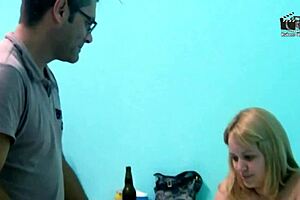 suruba no boteco as safadas transaram com os amigos dentro do bar completo no xvideos red