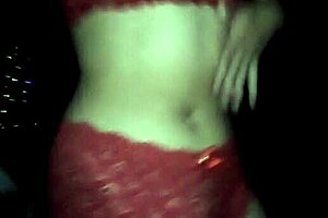 i'm watchin this hot dance and it's makin me feel good.