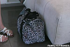 Fucking my young stepsister savannah sixx while stepparents are away 😈