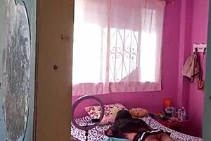 Encuentro A Mi Hermanastra Haciendo Deberes Y Le Ense�o Un Juego