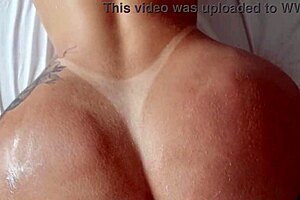 Brenda Loyola Enjoys a Relaxing Session