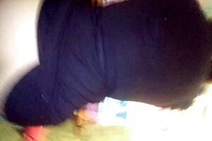 she's hermosa on all fours in my cousins' bed