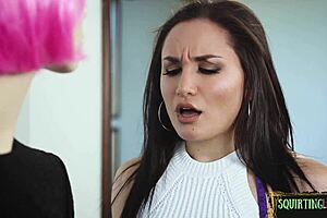 wet pussied lesbians flex and moan while fingering each other 😩💦