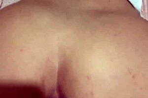 fudendo a cacheada gostosa de mini saia até gozar