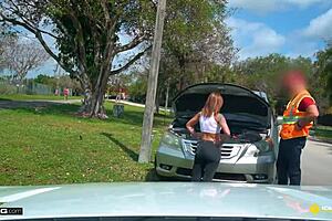Jae Lynn gives sex to a mechanic in exchange for car repairs