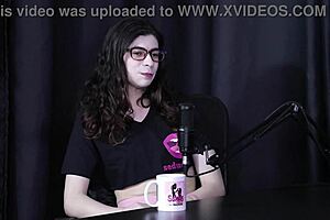 Brazilian transsexual conceals cock in pictures, loses shyness for fun