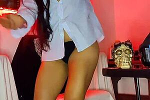 Intense Perreo Dancing With Karol G And Alicia Keys In My First Live Show Watch It Until The End If You Want To Cum With Me I Masturbate On Cam For You Face A