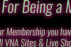 Kayla Paige creams her cunt with magic wand