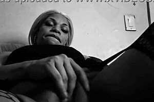 Watch AngelG tease her pussy to orgasm?