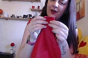 Nicoletta’s fetish play and bouncing assets set her balloon challenge to excite