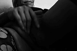 Watch AngelG tease her pussy to orgasm?