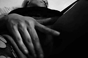 Watch AngelG tease her pussy to orgasm?