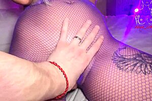 Juicy adventures in oil with alice.