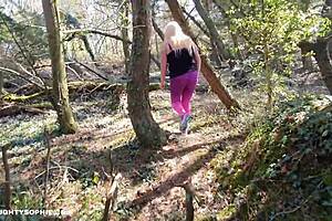 Public outdoor sex: Passionate woods sucking and cumshot