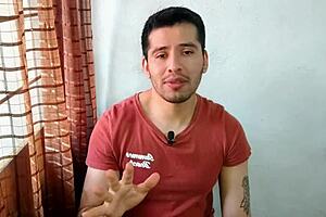 El Mejor Amigo De Mi Hermano Me Encuentra Meti�ndome Un Dildo Y Termina Penetrandome Con Su Vergota De 19Cm Por Primera Vez Relato Sexual