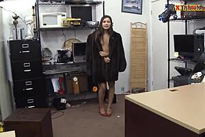 Babe in furcoat gets pounded by pawn guy