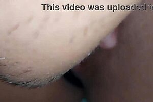 mi vecina en tanga me ofrece follar su rico coño si olvido la deuda, no pienso dos veces y dejo que me cabalgue