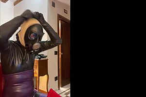 Heed for wearing a tight gas mask for latex lovers