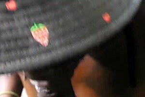 Sloppy dick sucking babe 😋