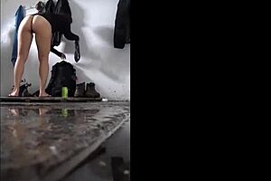 Plump Ass Spied On In Swim Cam