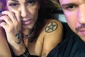 Alemão tatuador e Melissa devassa nós bastidores big tits ass