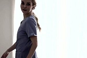 Wow, aku tangkap milf ini ngeliatin saat cewek remaja 18+ ditumbuk keras!