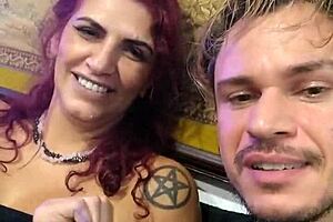 Alemão tatuador e Melissa devassa nós bastidores big tits ass