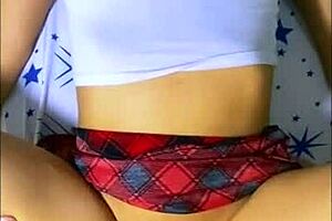 La Madrastra Se Había Obsesionado con el Amigo de Su Hijastrastro y Un Día Lo Invitó al Apartamento para Seducirlo y Hacerle Realidad Sus Fantasías Más Oscuras