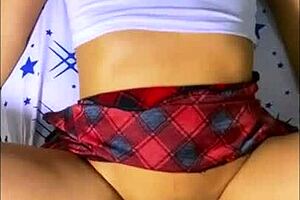 La Madrastra Se Había Obsesionado con el Amigo de Su Hijastrastro y Un Día Lo Invitó al Apartamento para Seducirlo y Hacerle Realidad Sus Fantasías Más Oscuras