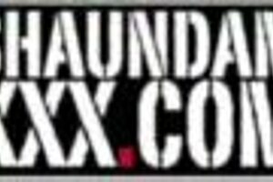 Teasing MILF in Lingerie Offers Cock Tease at Rub and Tug