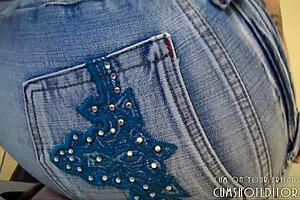 Hey cutie, wanna sit on my face in this dorm room?