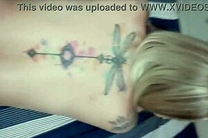 Loirinha gostosa grita de tanto tomar pica e ainda levou leite na cara