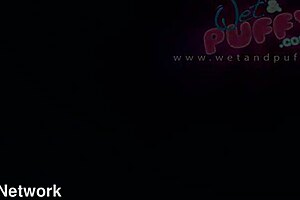 Hot pink milf leidy de leon by wet and puffy masturbating