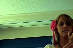 تقول للشاب زبه الصغير 18+ لا يعد شيئا في فيم دوم من منظور