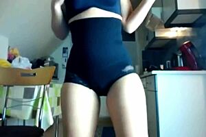 Sexydeas Bootylicious Ass Showoff Prepares To Be Seduced