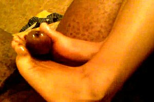 Latina Ebony Footjob in Hood Setting