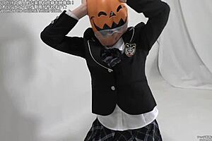 struggling with this mask fetish on me.