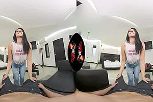 Live full HD VR video of a beautiful babe with petite face and sexy ass in true 5k resolution