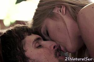 Petite amateur gets pleasured by boyfriend