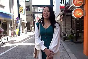 膣から溢れ出る精子に大喜び！騎乗位1発！立ちバックで1発！正常位で1発！