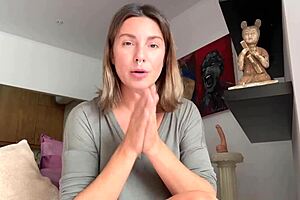 pussy licking tutorial with sex teacher roxy fox. she's guiding every wet move!