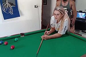 cheguei no bar e ensinei a coroa a pegar no taco