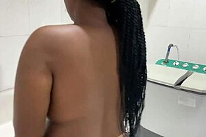 出轨老婆爱操吸丈夫司机，还爱舔屁股肛交