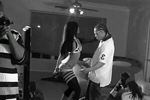 apple bottom ebony ass shaking with black beauty