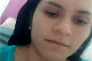 A solo camgirl was strip teasing which was very hot till she reached the climax and shot a cumshot