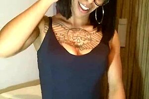 Provoking my followers and fans with sexy vibes 😘