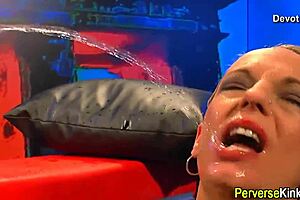 Oh wow, the urine drinker devours cum in this blowbang!