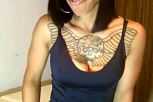 Provoking my followers and fans with sexy vibes 😘