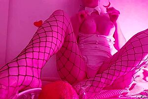 passionate teen masturbates wet pussy and fucks herself with food play